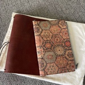 Chic Sparrow B6 Slim in Crème Brûlée and B6 Slim cork wallet